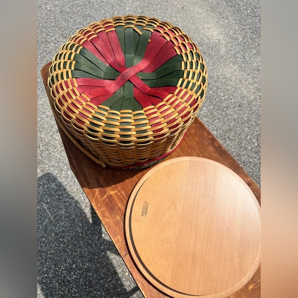 Longaberger 2003 Christmas Caroling Basket With Woodcrafts Lid, Liner, Protector - Picture 3 of 3